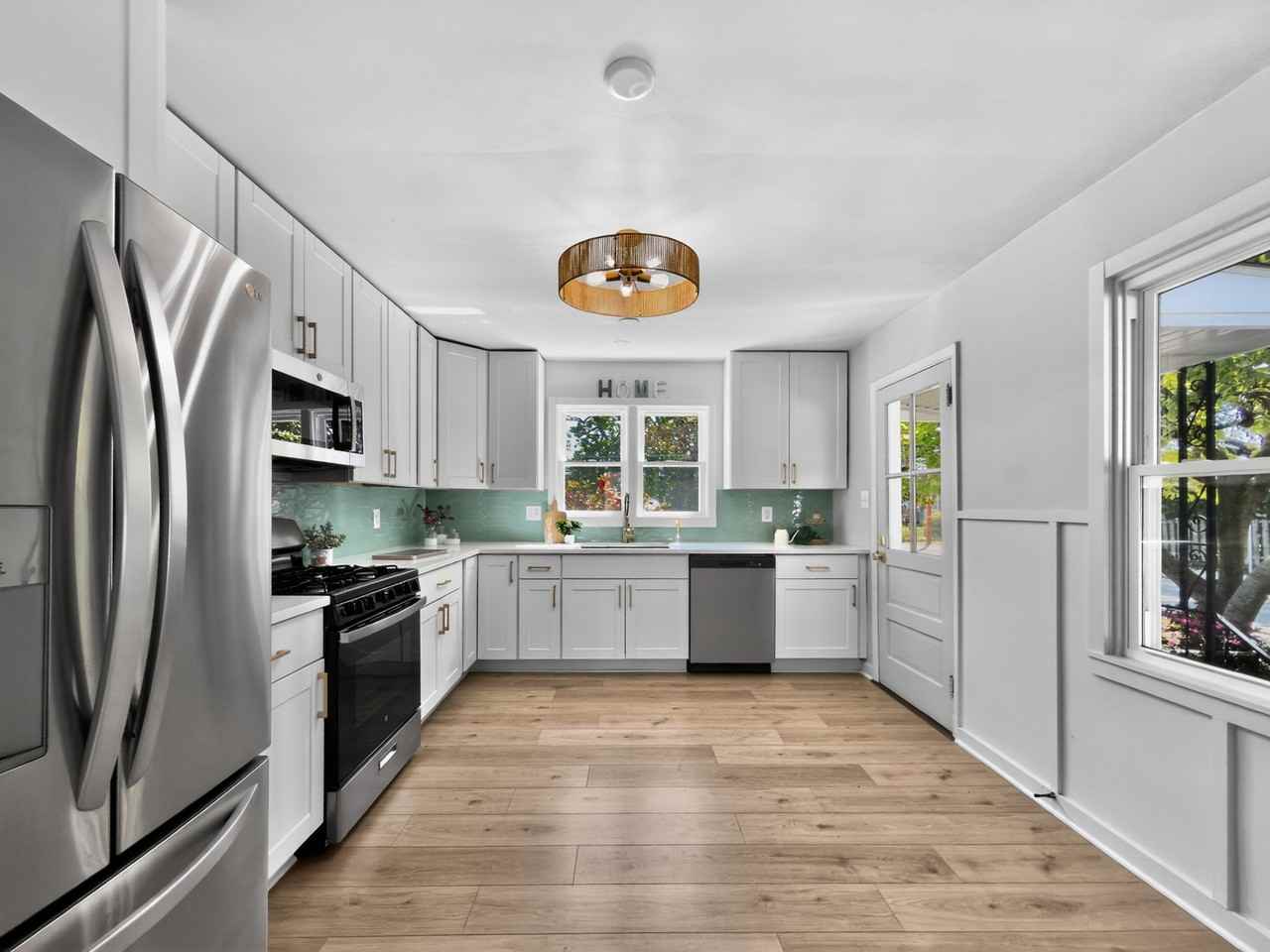 101 Elinor Ave - Photo 6 of 20