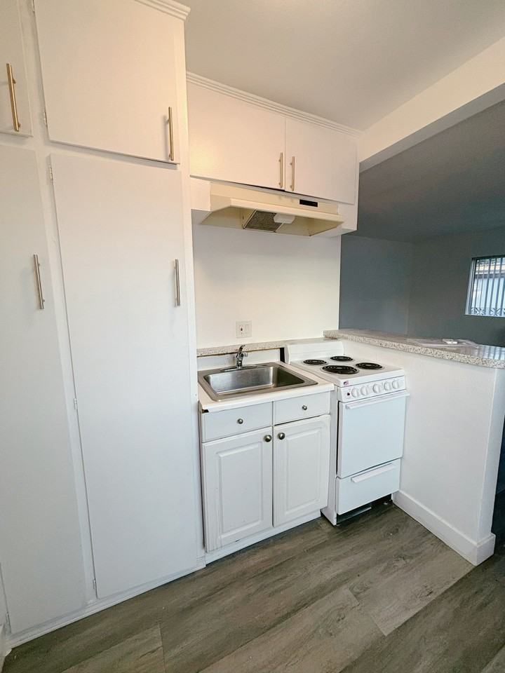 6512 Pickering Ave #A