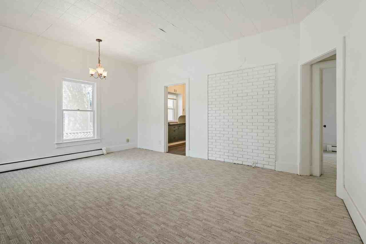 412 Peterson St - Photo 2 of 20