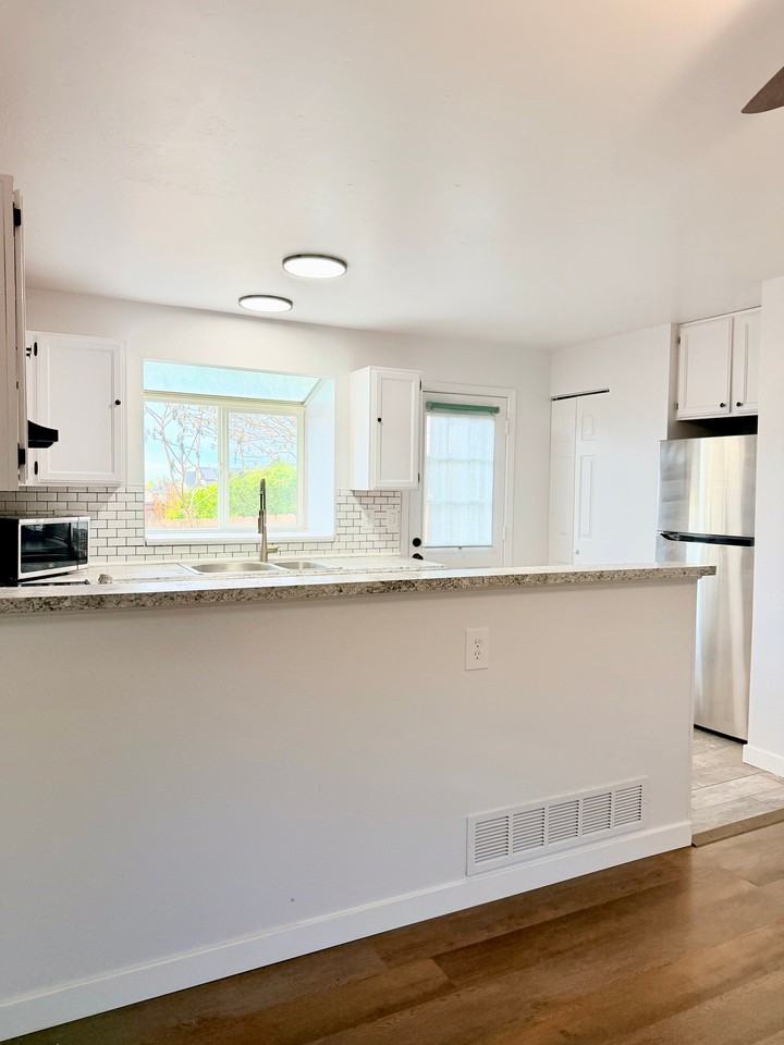 1192 S Zeno Way #E - Photo 3 of 18