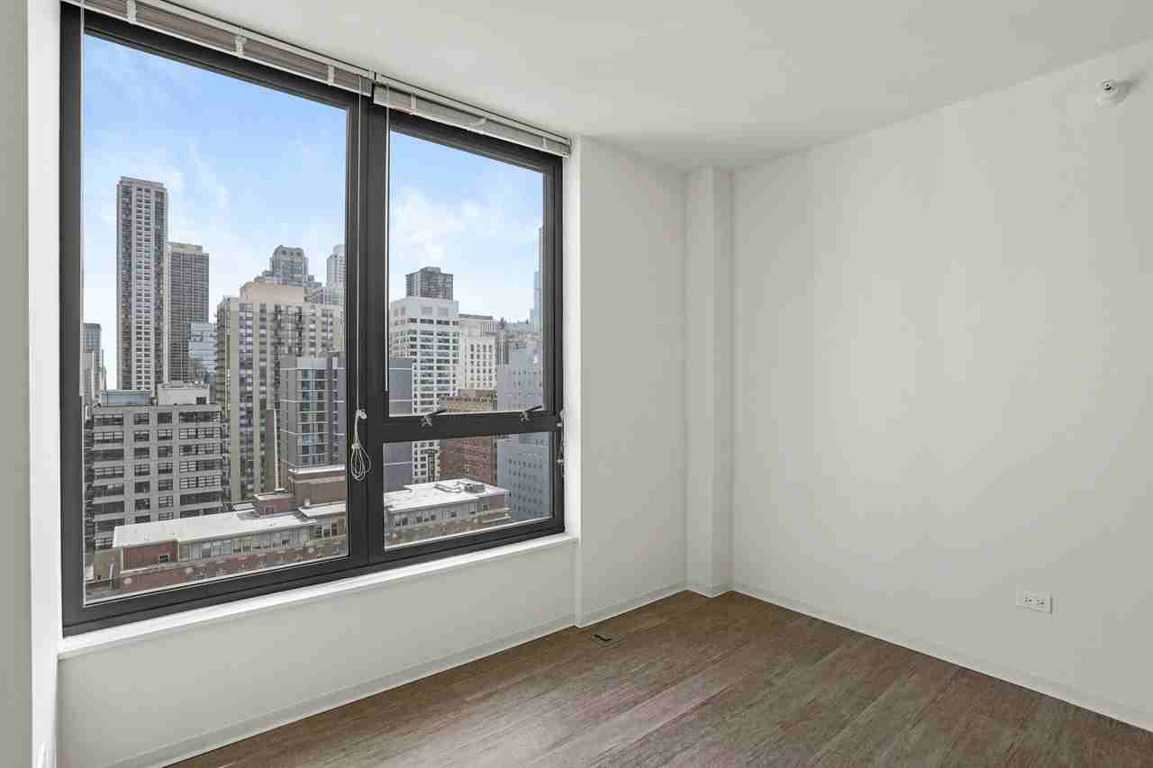 163 W Superior St - Photo 6 of 15