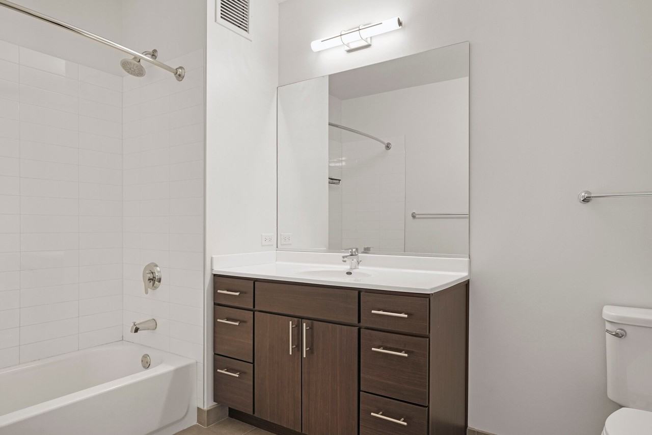 163 W Superior St - Photo 7 of 15