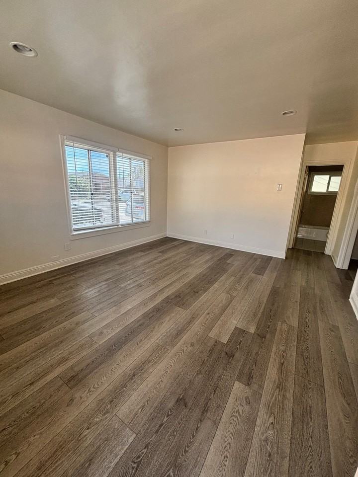 809 Alamitos Ave