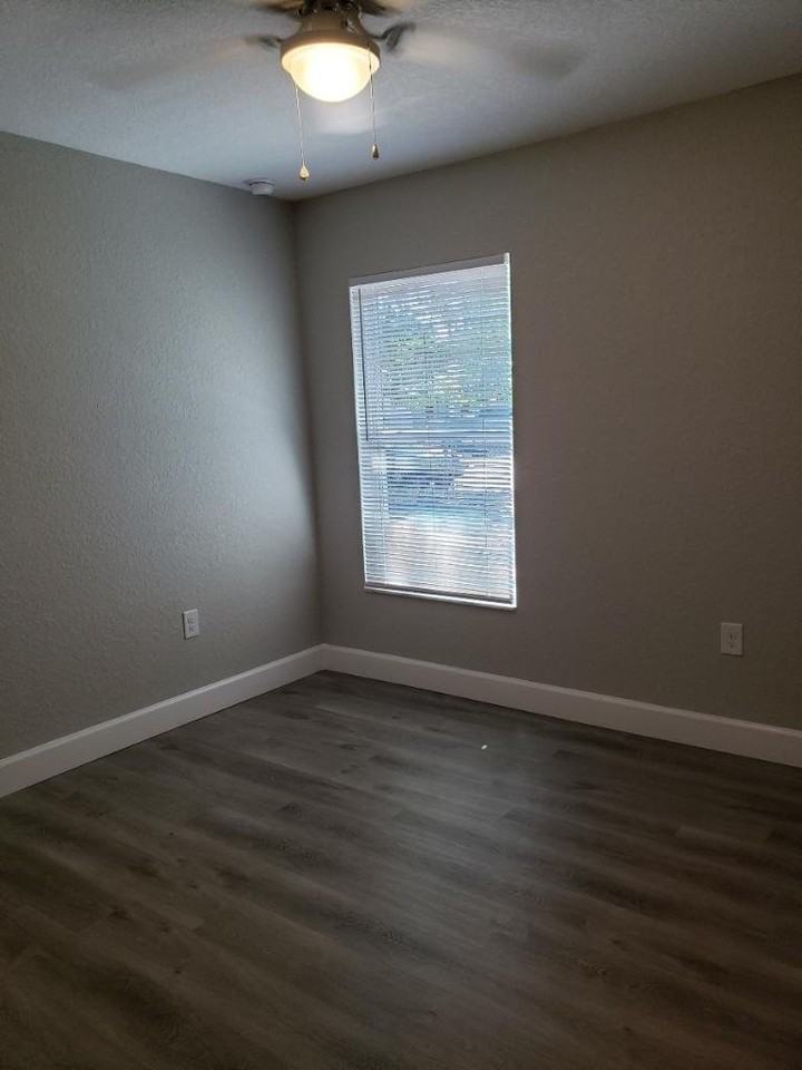 903 E Renfro St - Photo 2 of 10