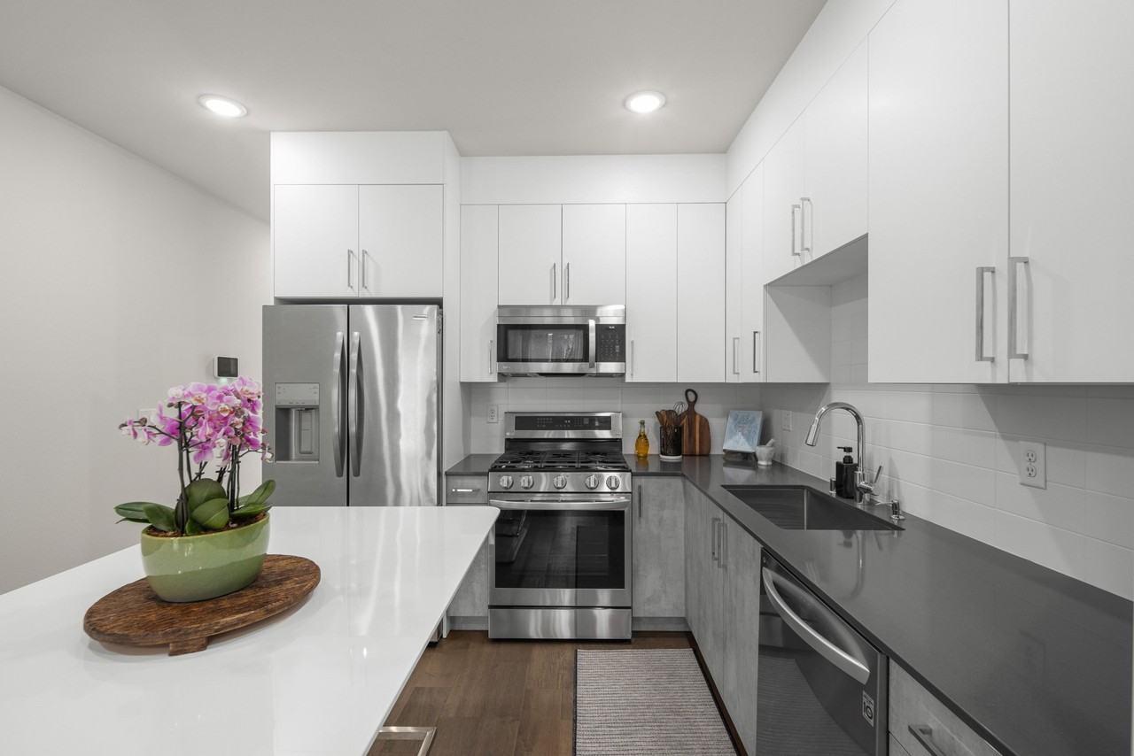 1816 15th Ave S - Photo 5 of 17