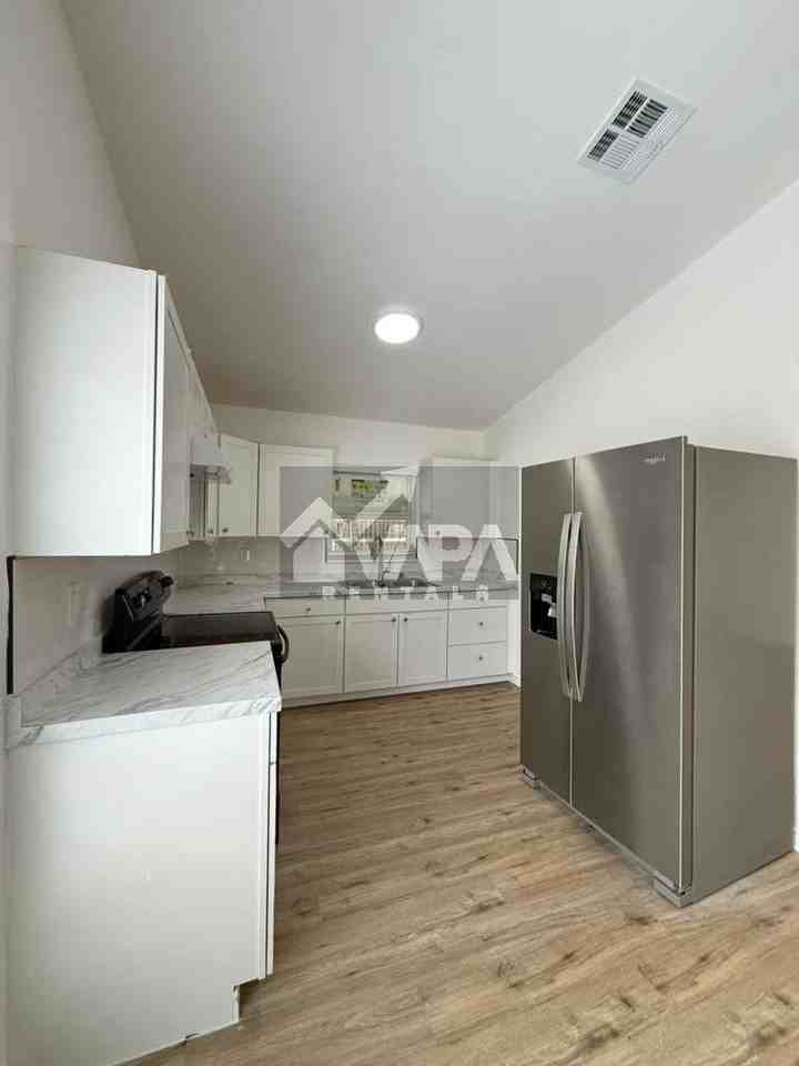 7729 Narrow Pass St - Photo 5 of 20