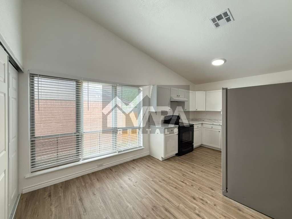 7729 Narrow Pass St - Photo 6 of 20