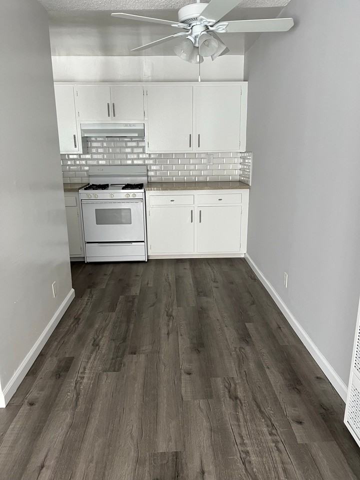 4024 Emerald St - Photo 4 of 18