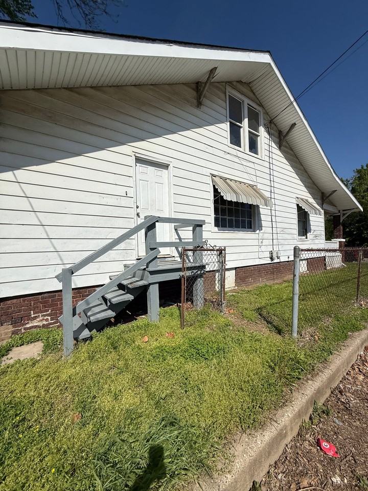 1153 E William St - Photo 3 of 17