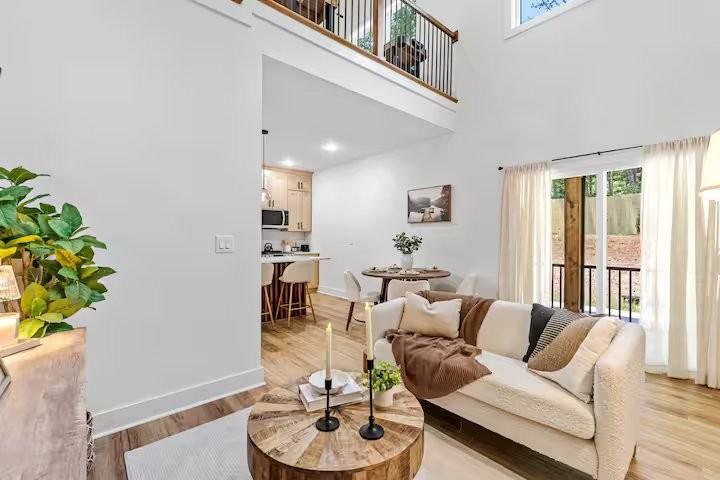 201 Elm Dr - Photo 4 of 17