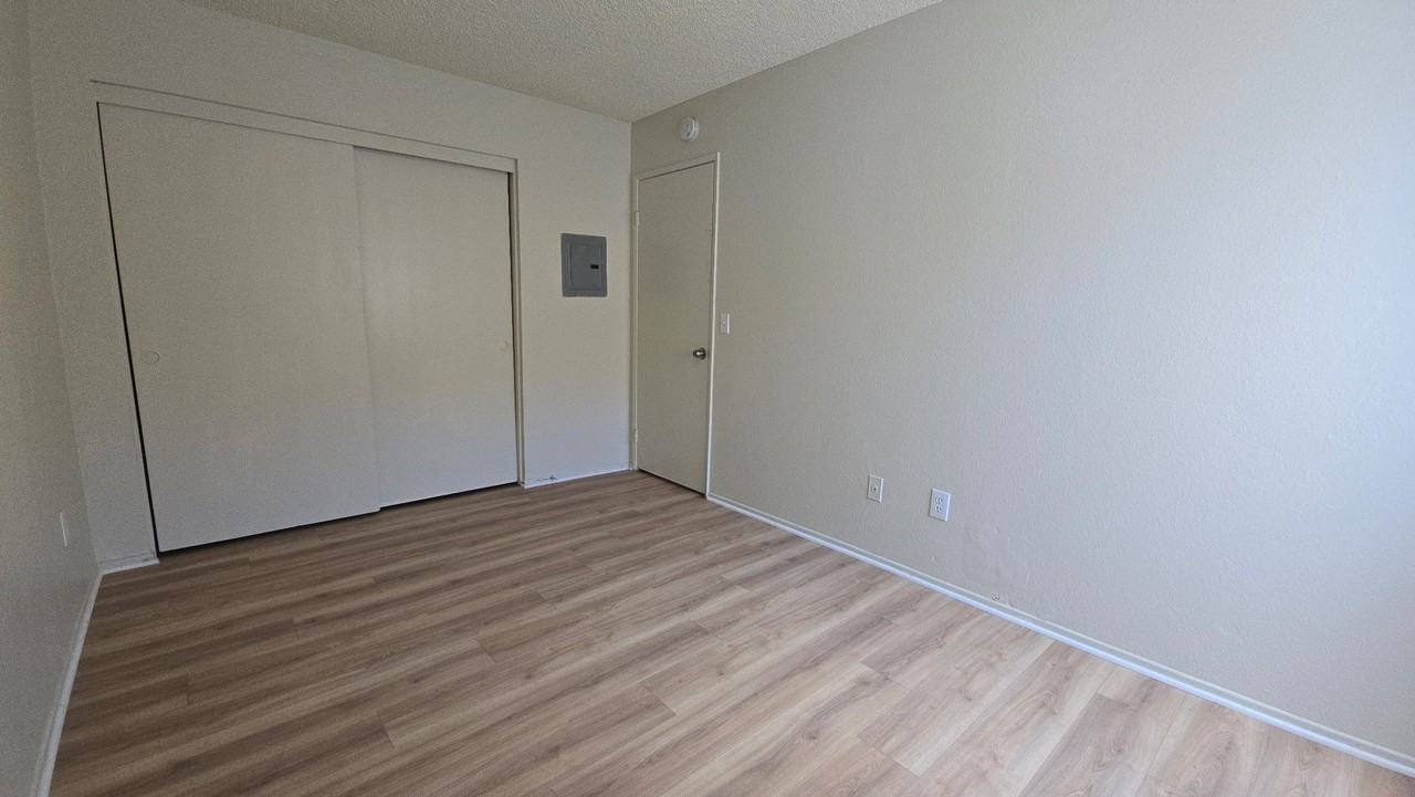 5906 Challen Ave #4 - Photo 7 of 11