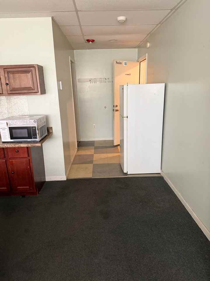 1635 Centre Ave #18 - Photo 3 of 5