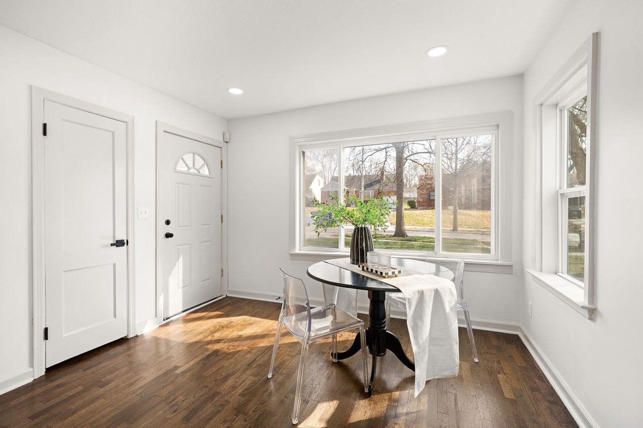 822 E 72nd St - Photo 5 of 20