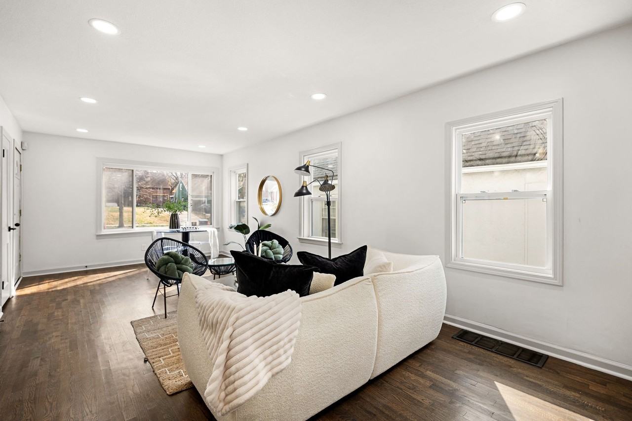 822 E 72nd St - Photo 6 of 20