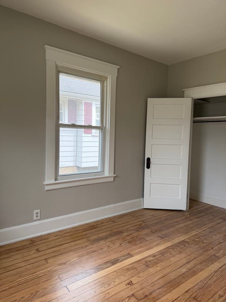 614 N E St - Photo 2 of 5