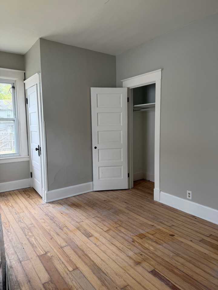 614 N E St - Photo 3 of 5