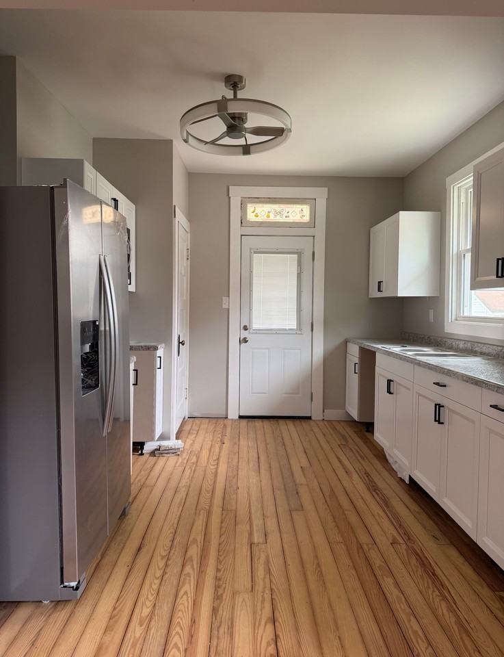 614 N E St - Photo 5 of 5