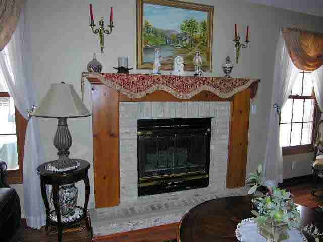 1915 Hartford Ln - Photo 5 of 16