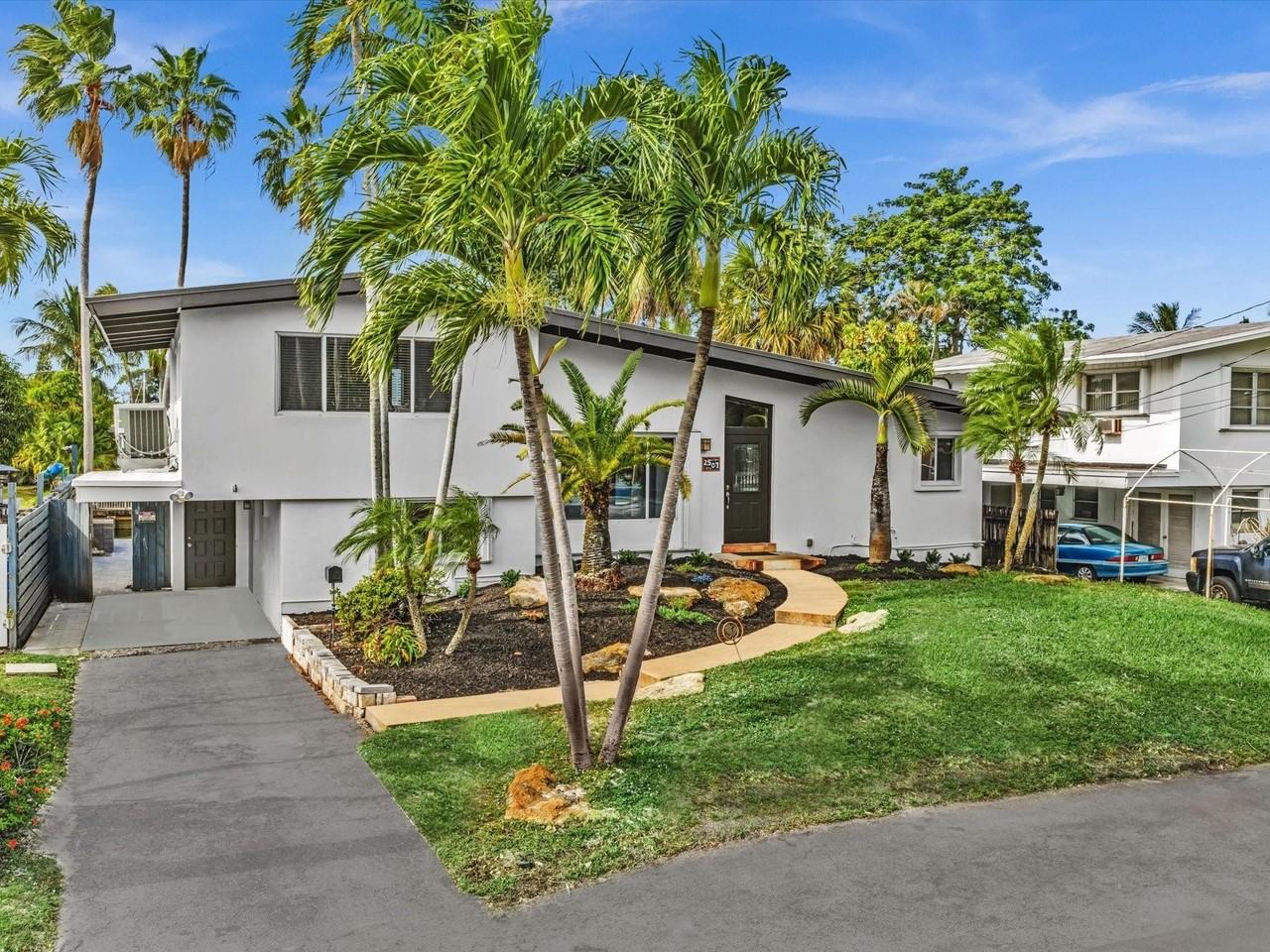 2507 Okeechobee Ln