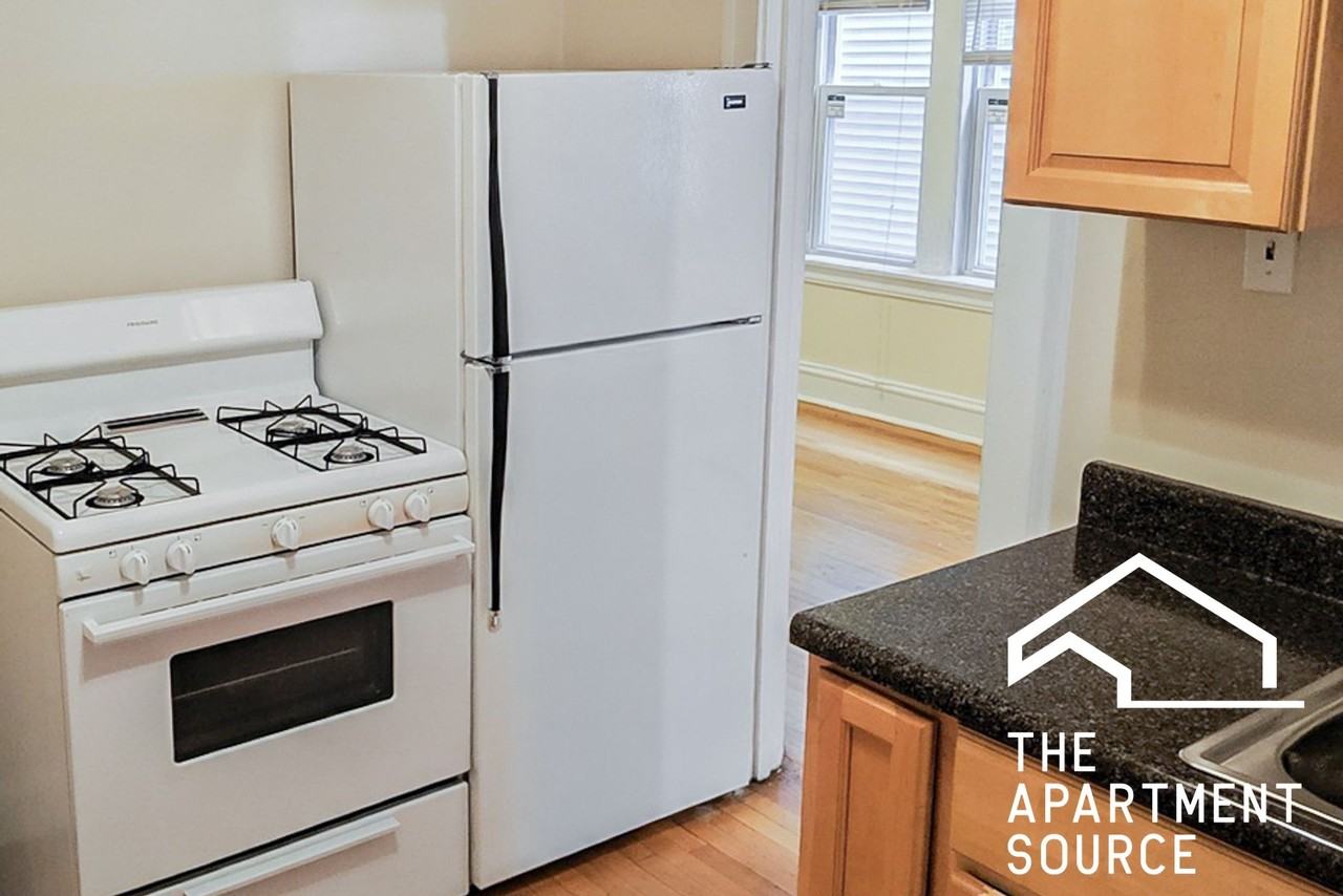 2206 W Foster Ave #1 - Photo 2 of 8