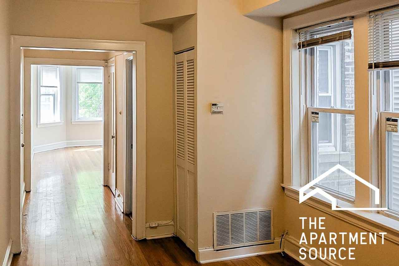 2206 W Foster Ave #1 - Photo 4 of 8