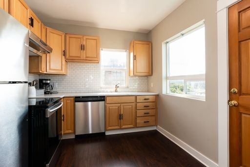 822 6th Ave - Photo 2 of 21