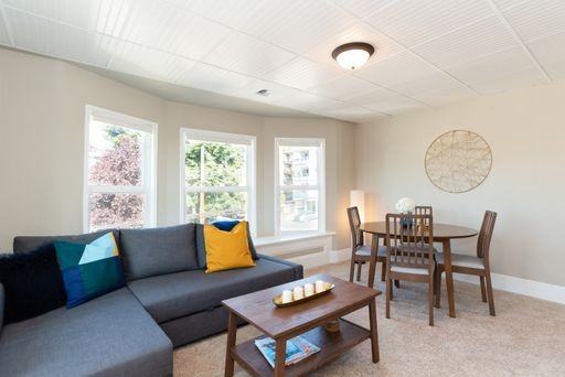 822 6th Ave - Photo 3 of 21