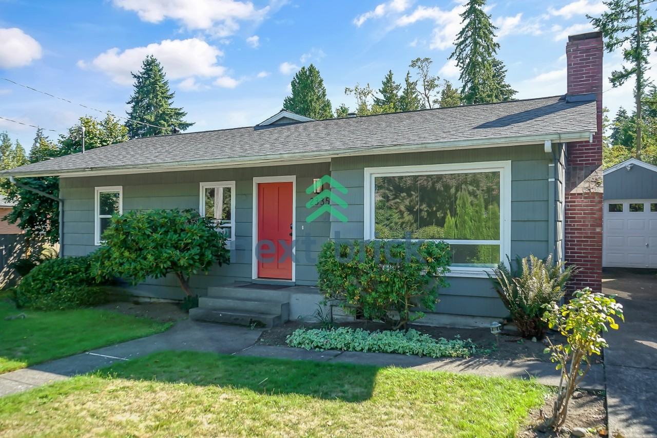 2335 N 140th St - Photo 2 of 27