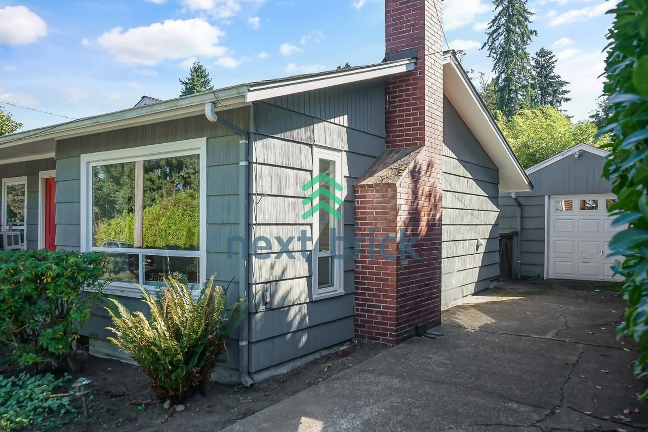 2335 N 140th St - Photo 4 of 27