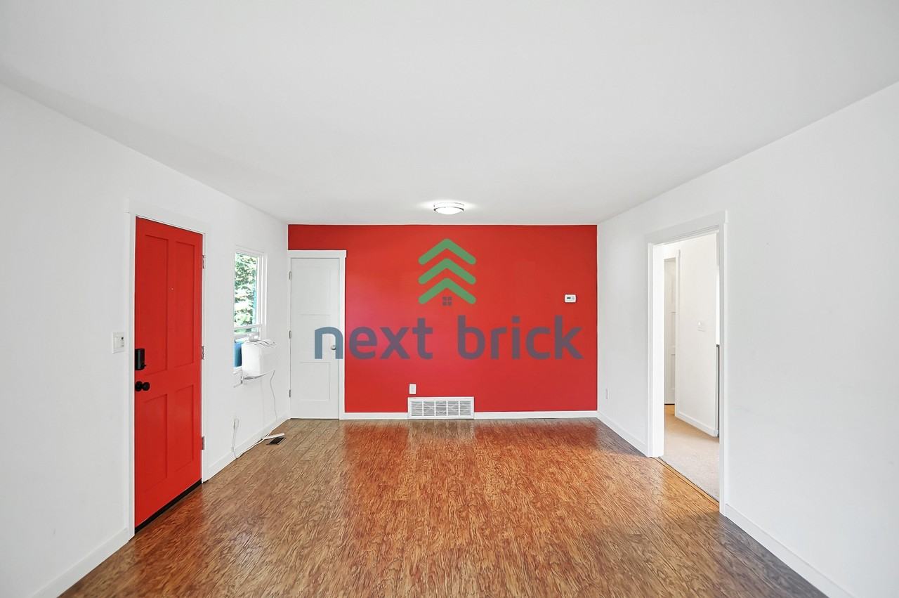 2335 N 140th St - Photo 7 of 27