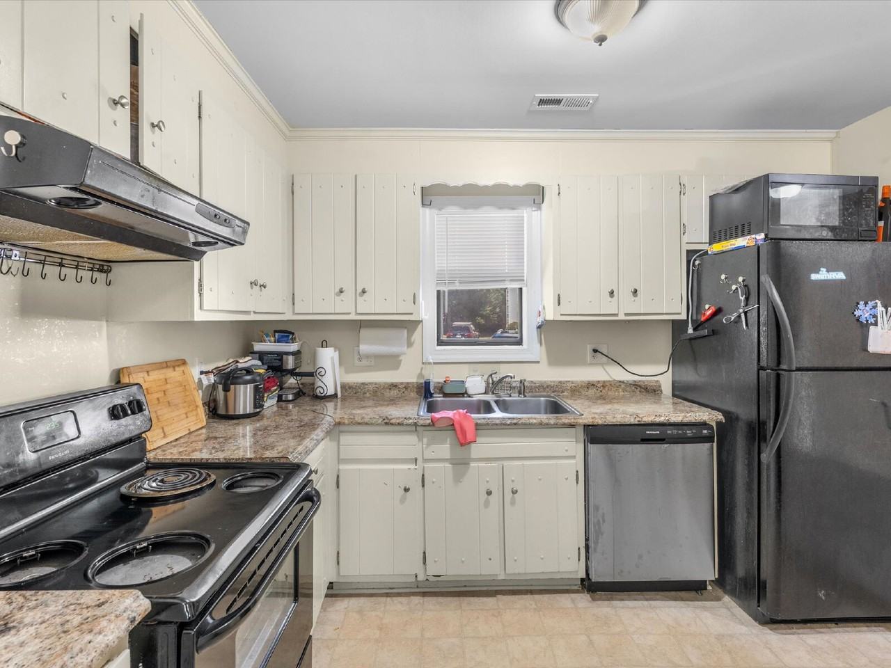 1701 Early Settlers Rd - Photo 7 of 31