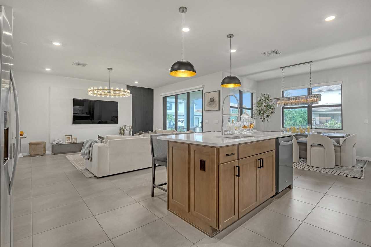 4740 Lake Worth Rd - Photo 6 of 8