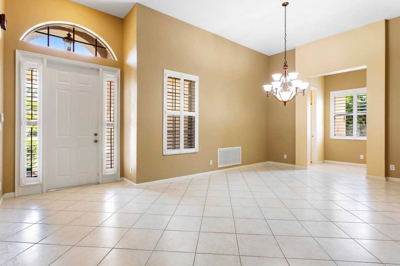 Circle Dr - Photo 2 of 8