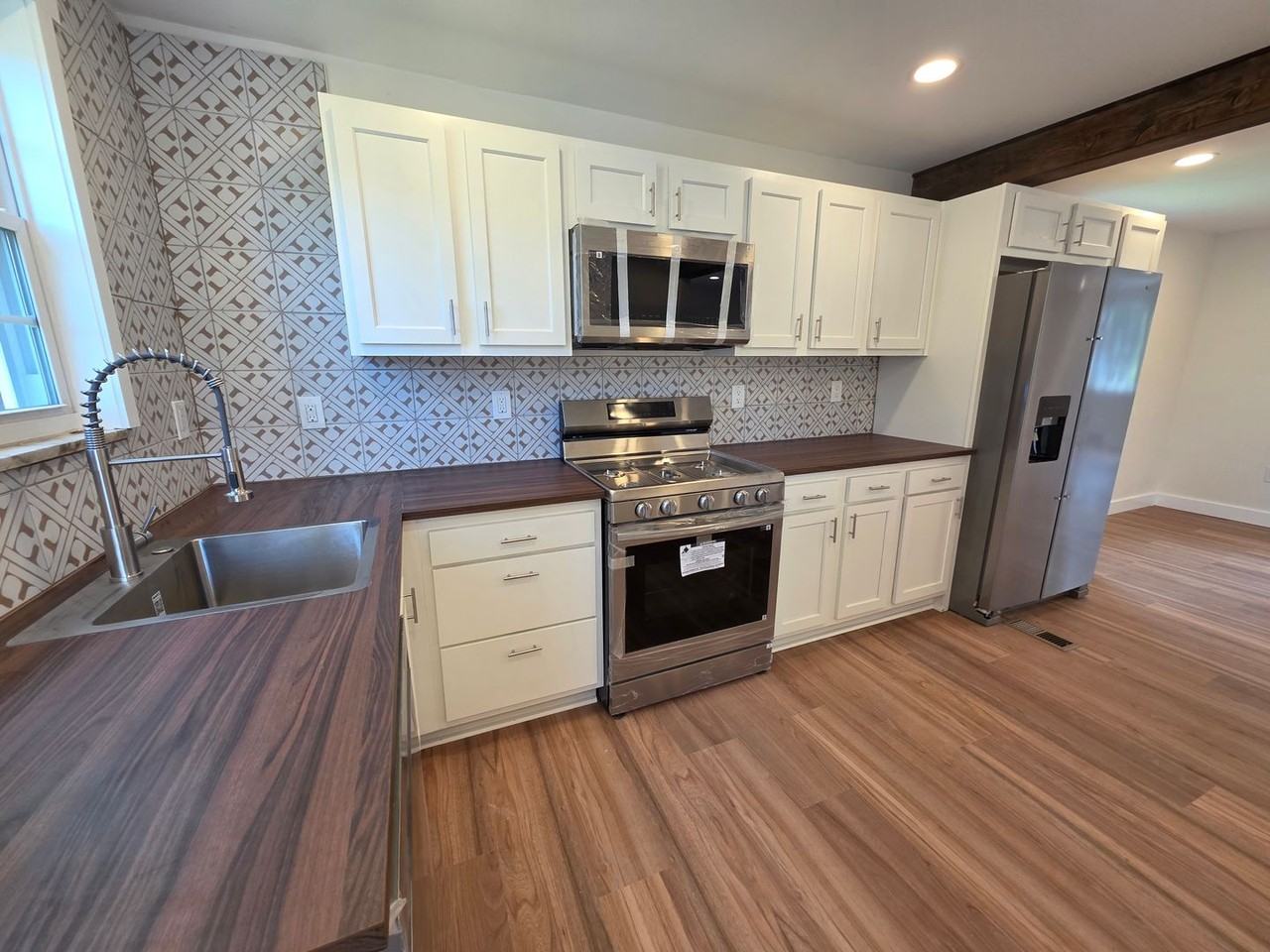 8227 Vivian Dr - Photo 2 of 19