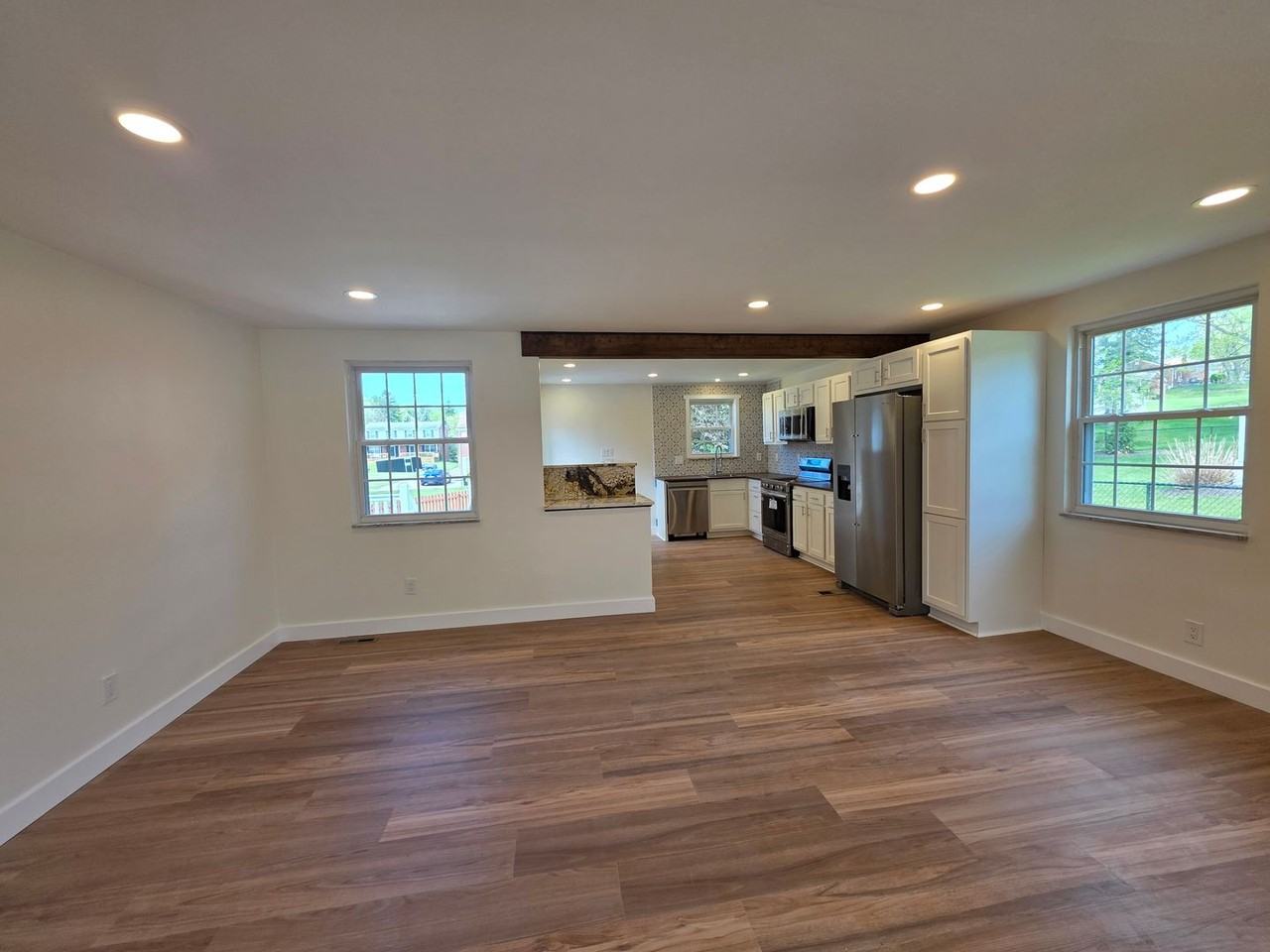 8227 Vivian Dr - Photo 5 of 19