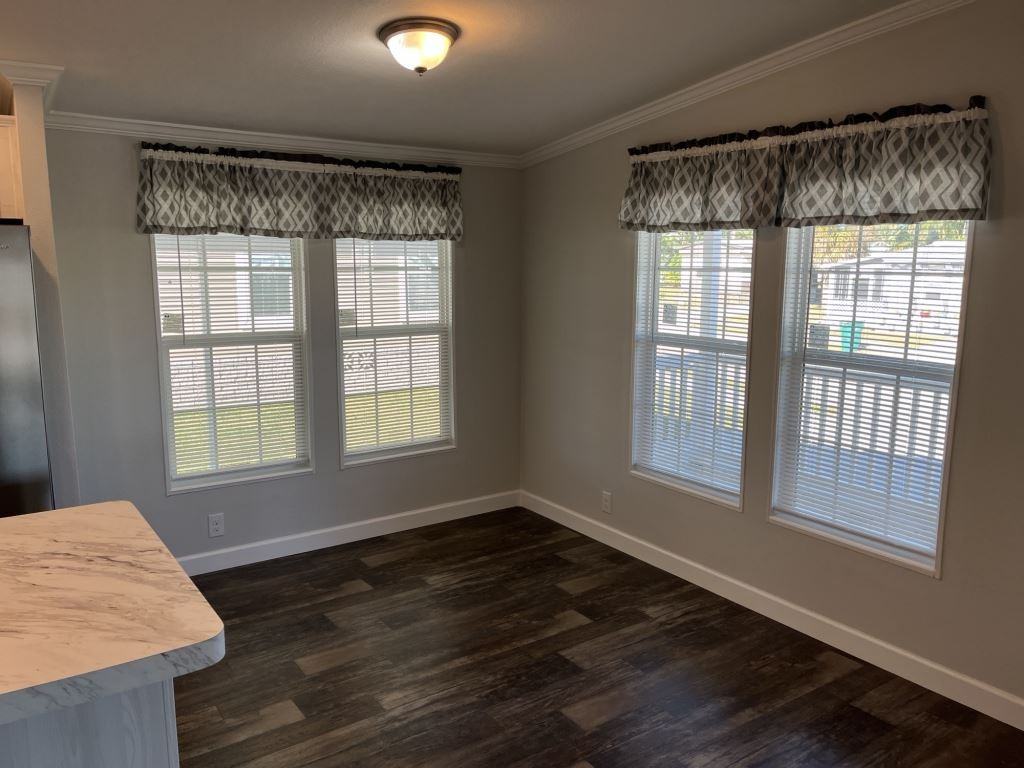 349 Talbot St - Photo 5 of 25