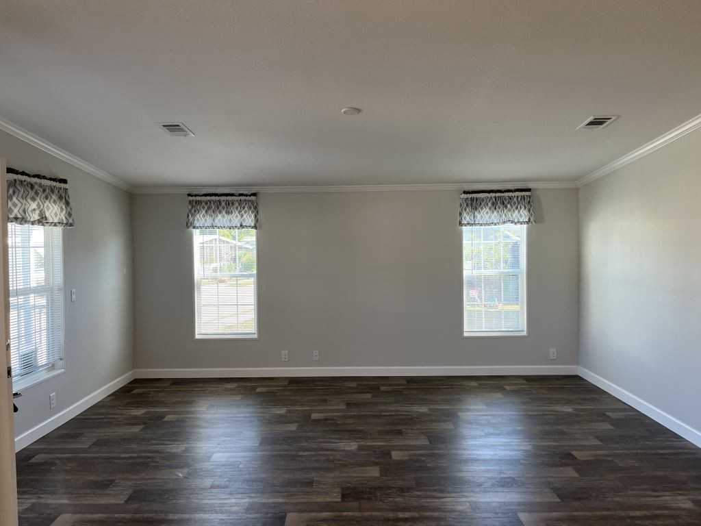 349 Talbot St - Photo 6 of 25