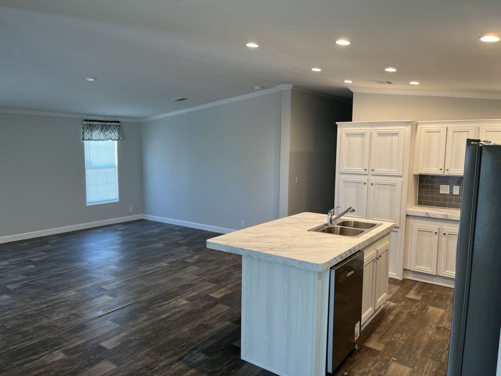 349 Talbot St - Photo 7 of 25