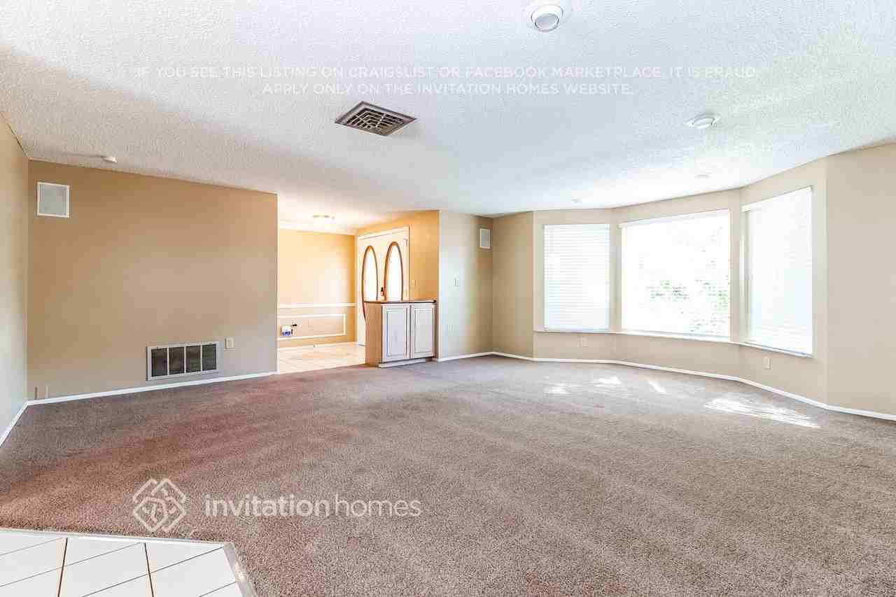 12206 Meadowbrook Ln - Photo 2 of 16