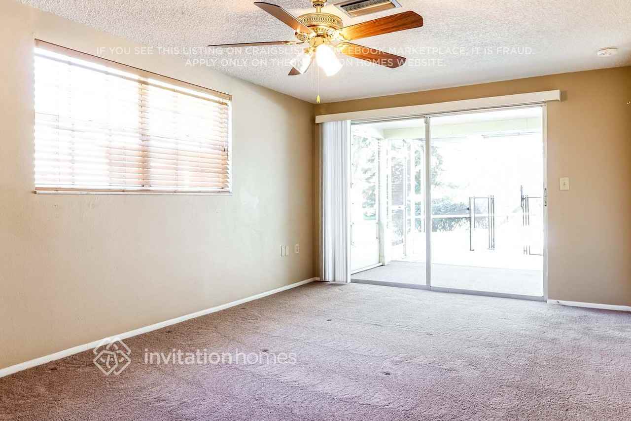 12206 Meadowbrook Ln - Photo 4 of 16