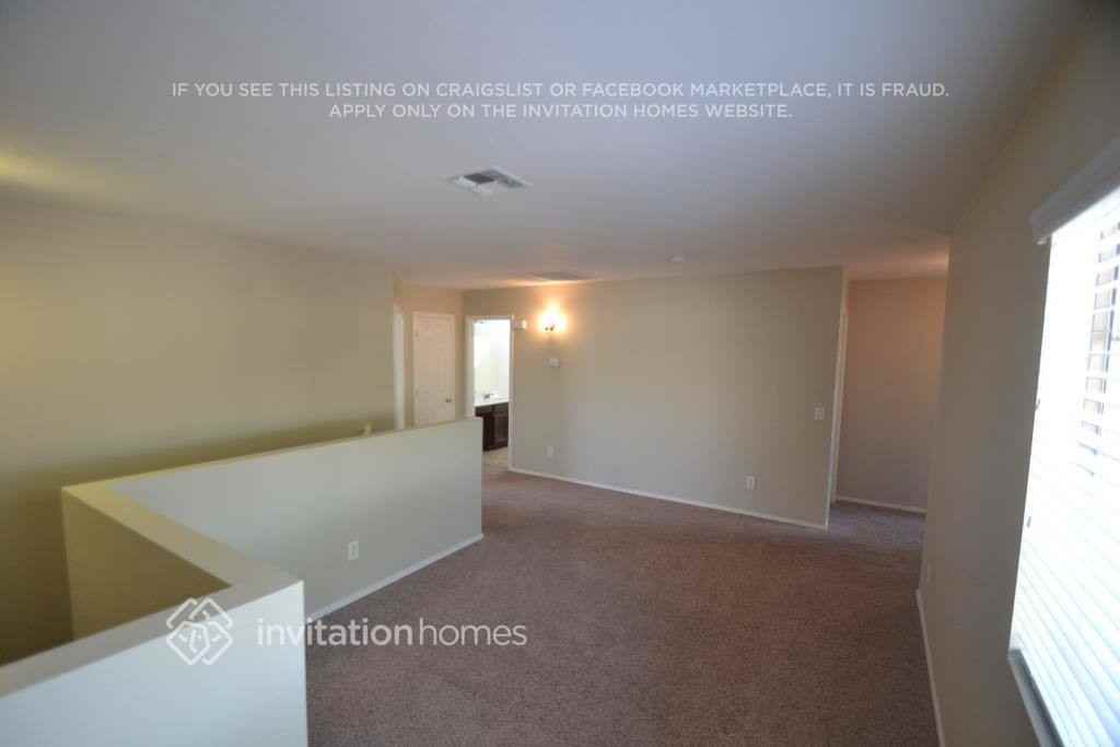 13029 W Lisbon Ln - Photo 2 of 14