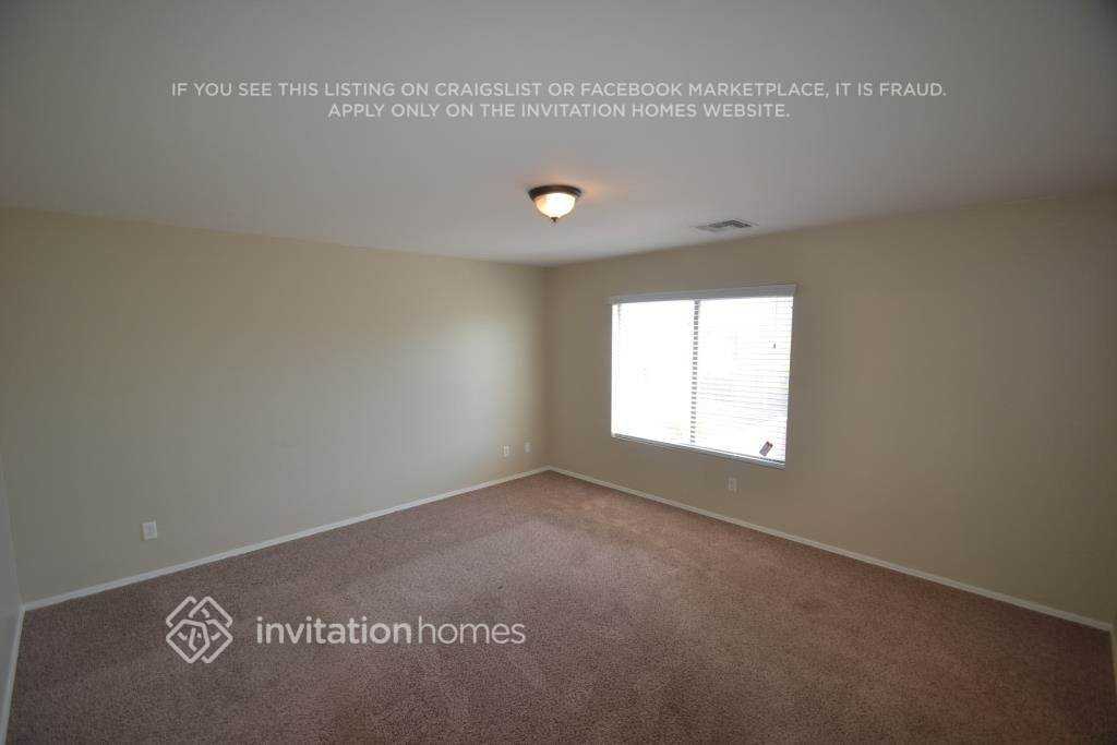 13029 W Lisbon Ln - Photo 3 of 14