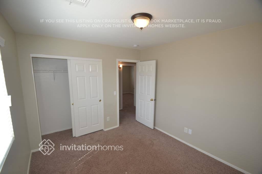 13029 W Lisbon Ln - Photo 4 of 14