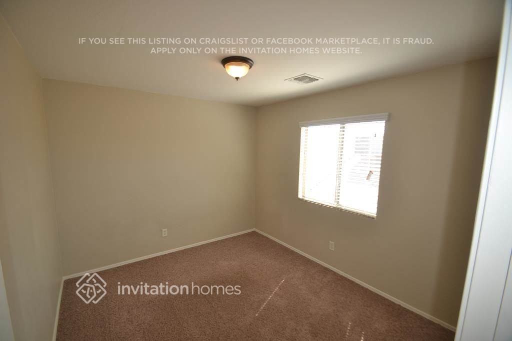 13029 W Lisbon Ln - Photo 5 of 14