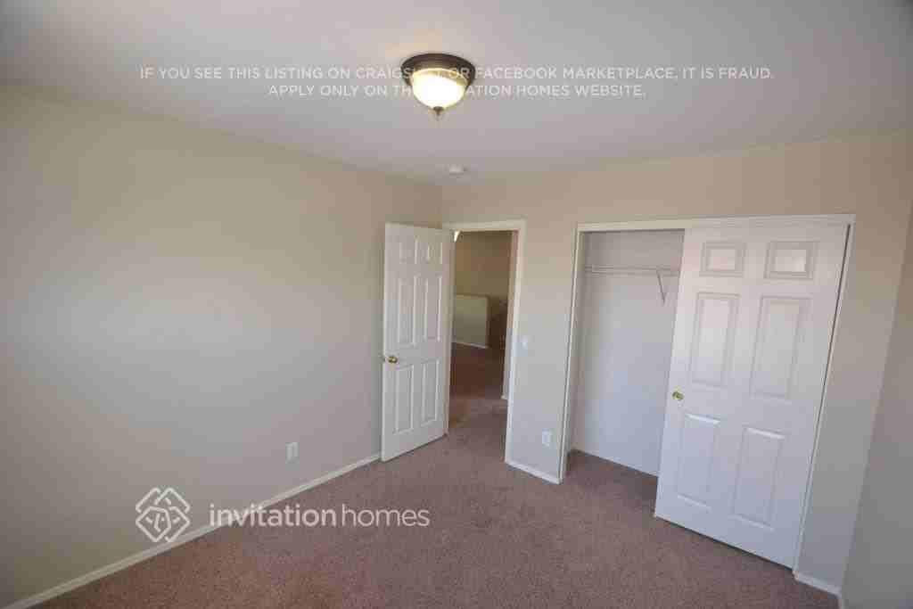 13029 W Lisbon Ln - Photo 6 of 14