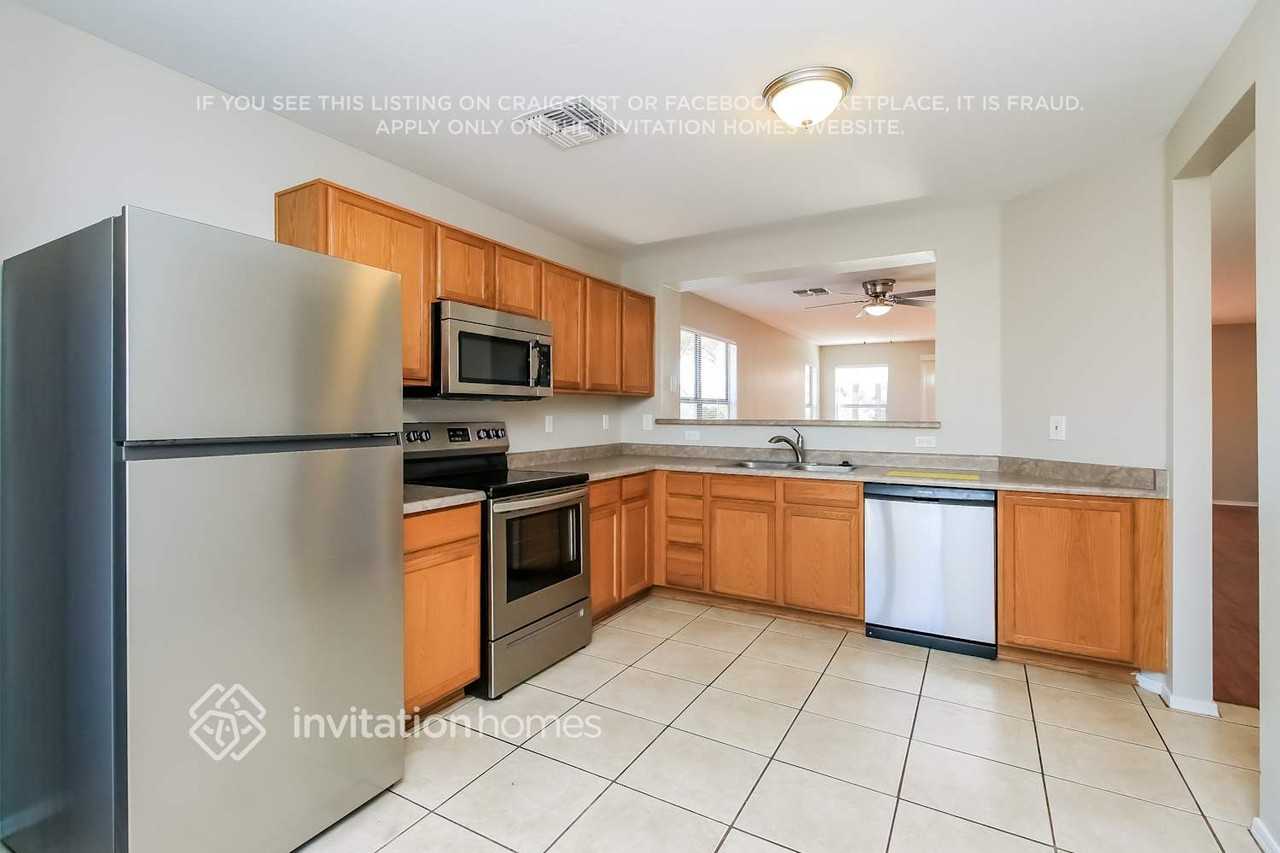 639 S Concord St - Photo 6 of 16