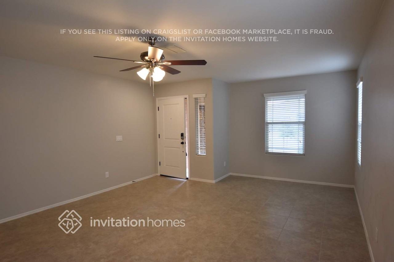 16185 W Winslow Dr - Photo 3 of 15