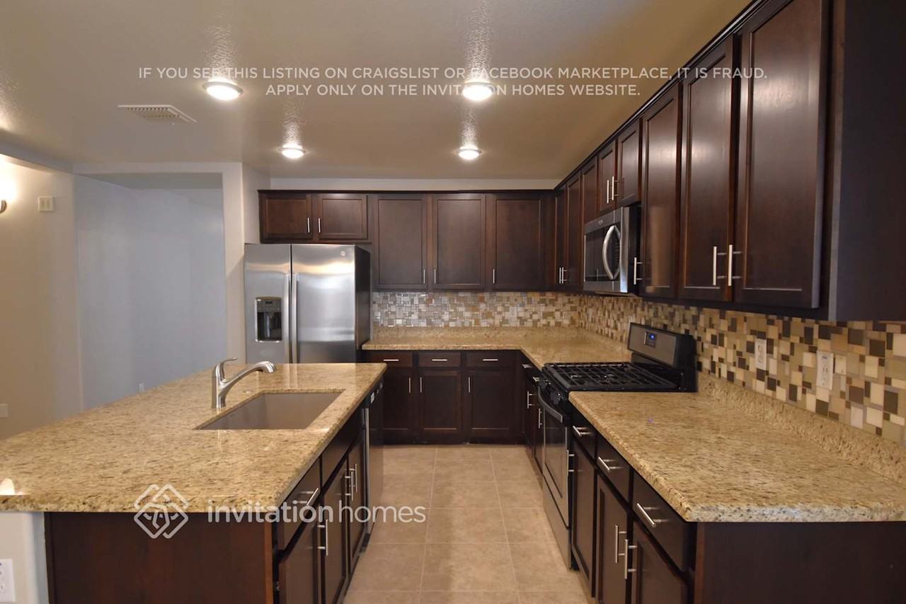 16185 W Winslow Dr - Photo 6 of 15