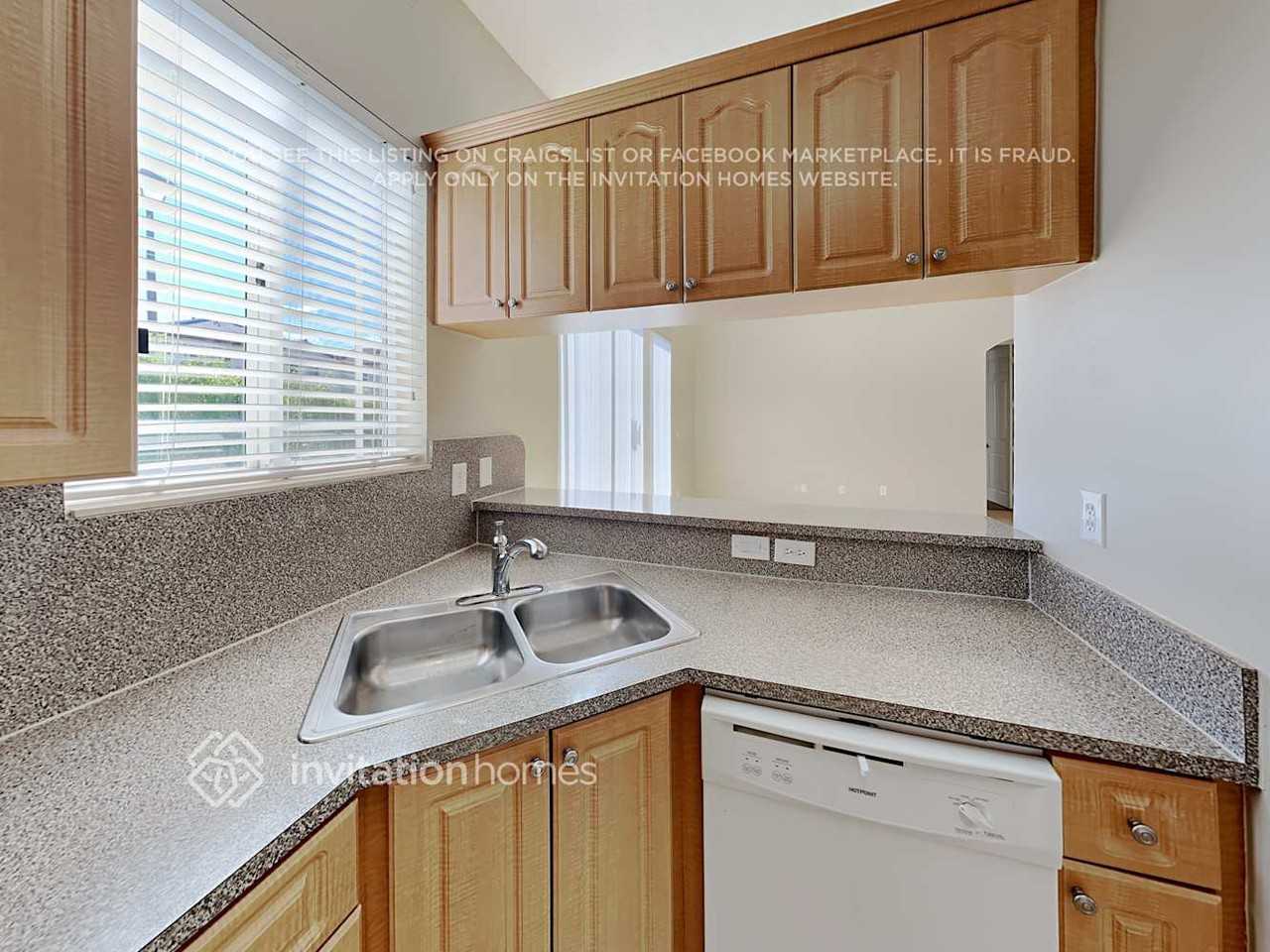 6401 Sw 162nd Ct - Photo 7 of 19