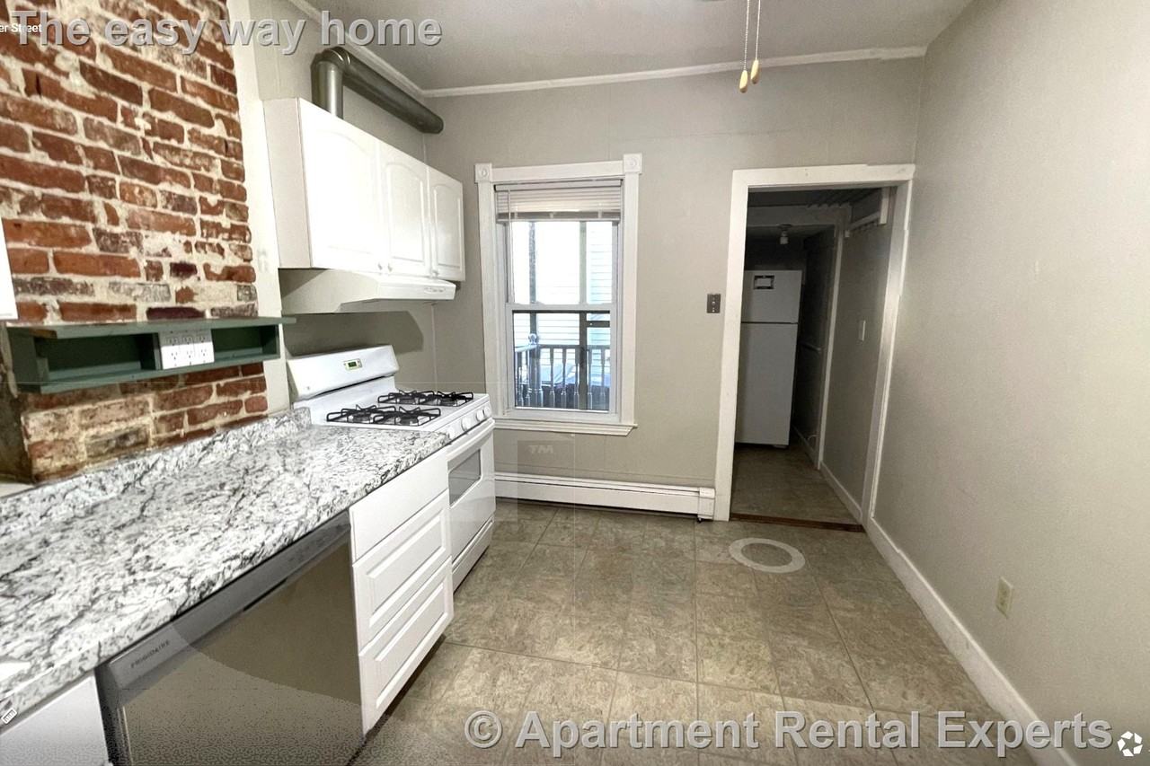 210 River St - Photo 2 of 8